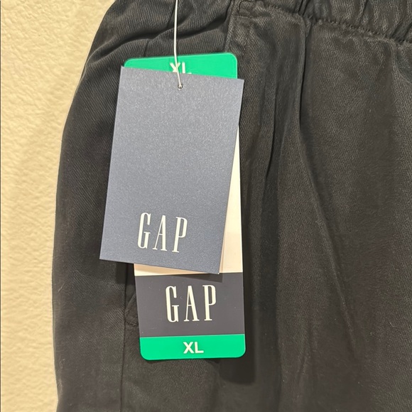 GAP Black Cargo Pants Relaxed Fit - Picture 2 of 10